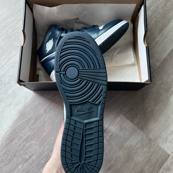 Jordan 1 Mid Armory Navy women’s 8.5 - Picture 5 of 6